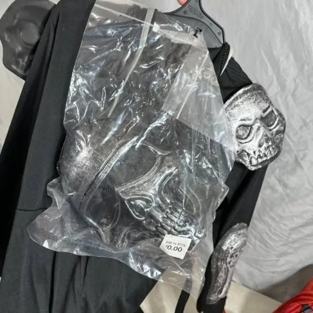 Unbranded pick up